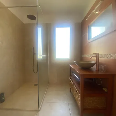 Maison Gerard Philippe Nyaraló *