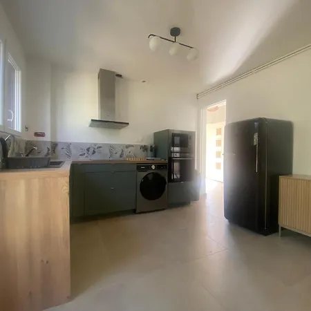 Maison Gerard Philippe Nyaraló *